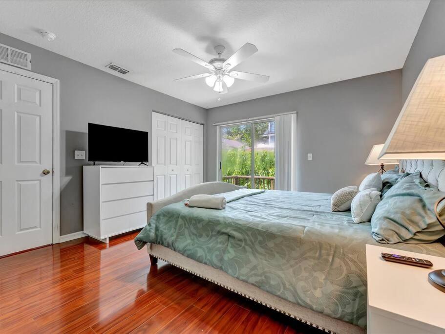 10min To Downtown 3bd 2 Fullbath *