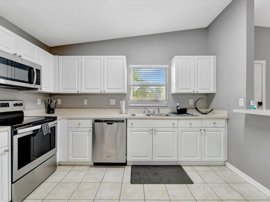 10min To Downtown 3bd 2 Fullbath Villa *