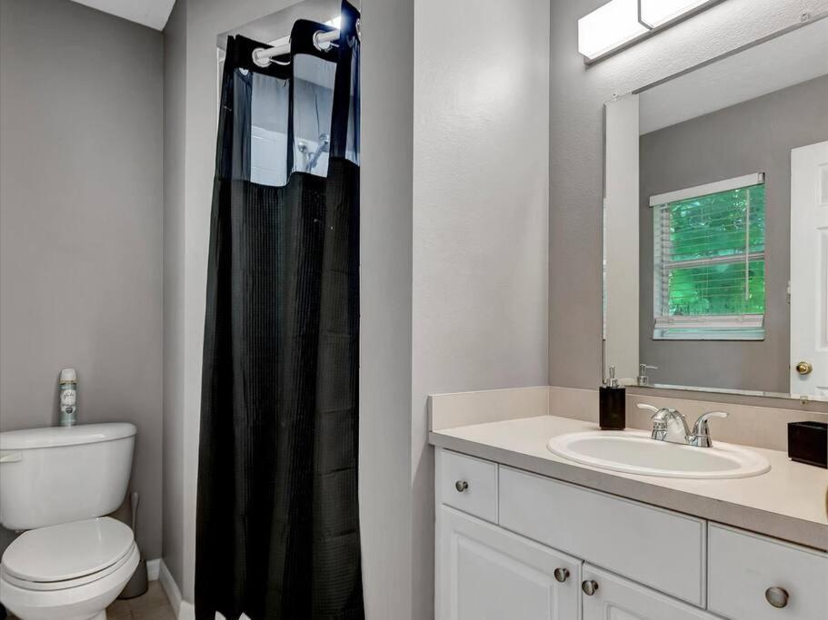 10min To Downtown 3bd 2 Fullbath