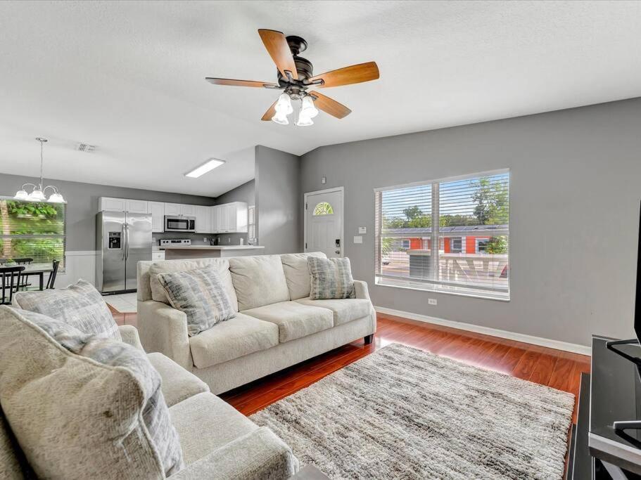 10min To Downtown 3bd 2 Fullbath Villa