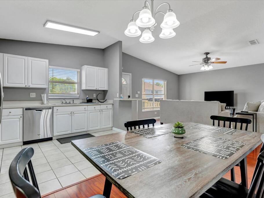 10min To Downtown 3bd 2 Fullbath Villa Tampa