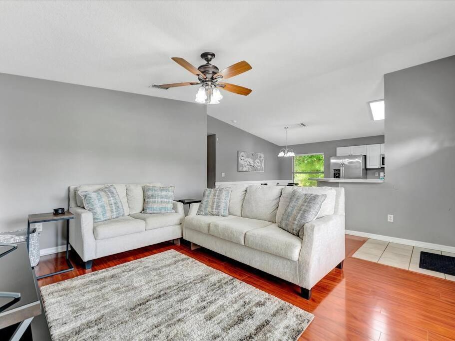 10min To Downtown 3bd 2 Fullbath *