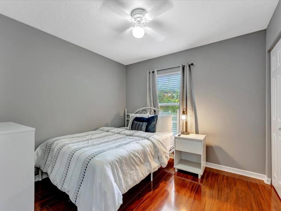 10min To Downtown 3bd 2 Fullbath Villa