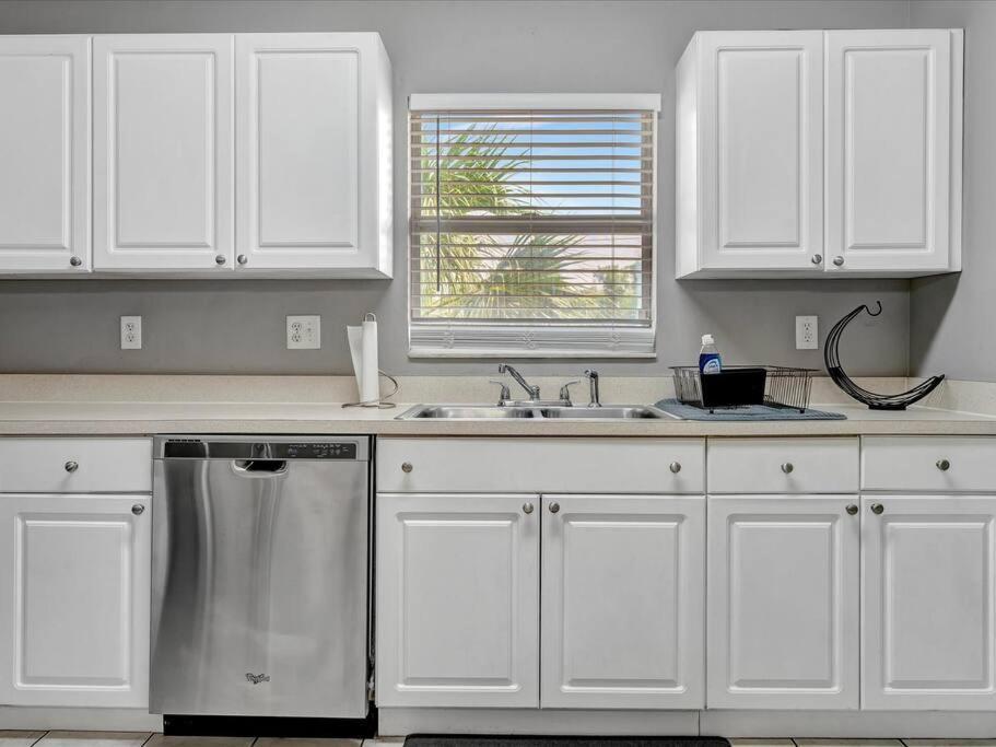 Villa 10min To Downtown 3bd 2 Fullbath